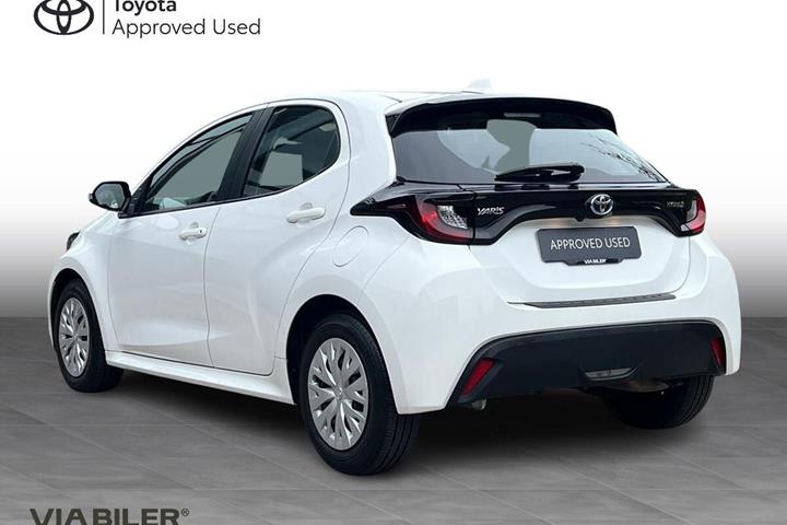 Hvid Toyota Yaris fra 2024