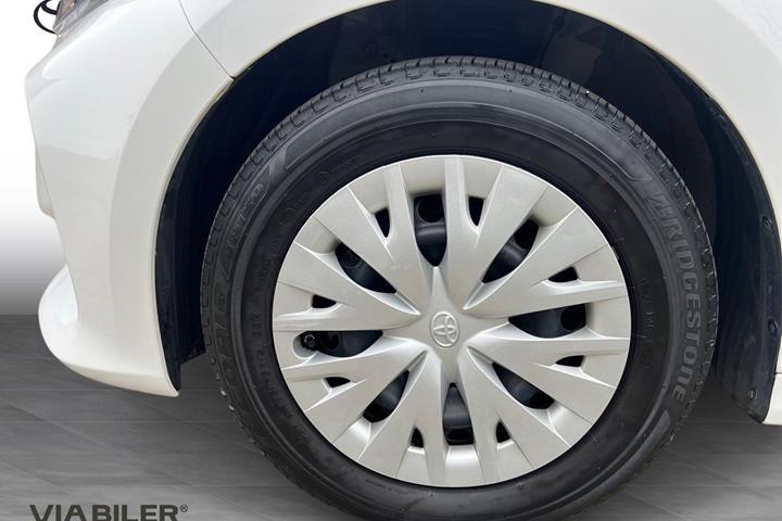 Hvid Toyota Yaris fra 2024