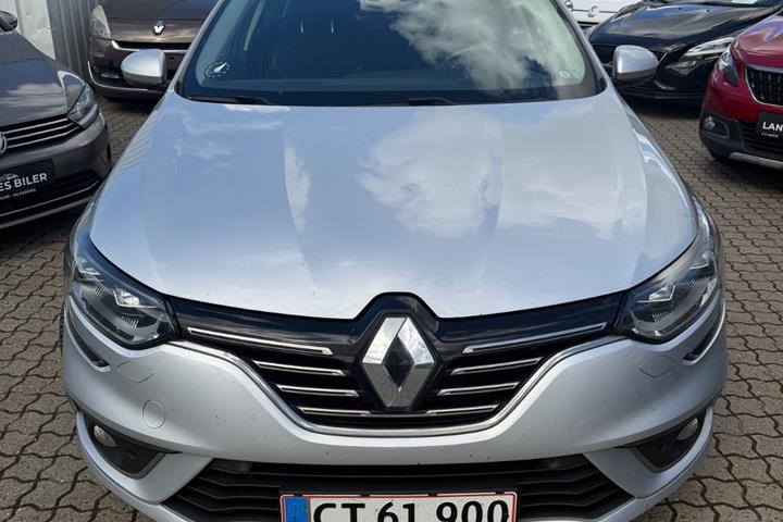 Sølv Renault Megane IV fra 2018