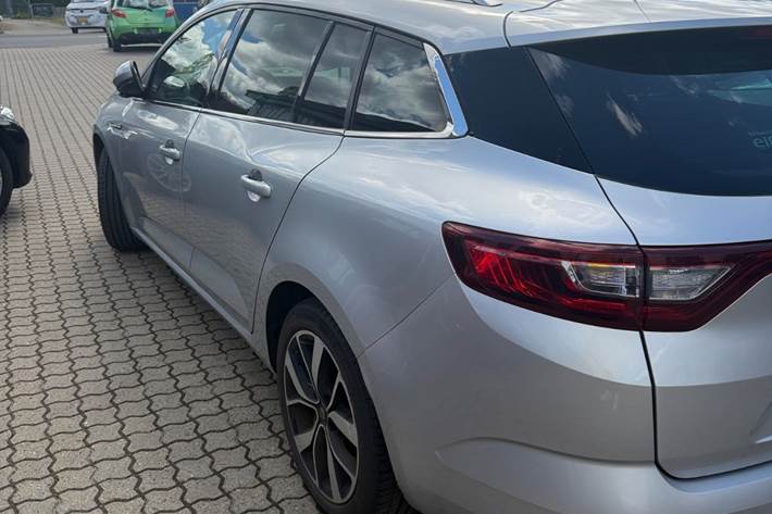 Sølv Renault Megane IV fra 2018