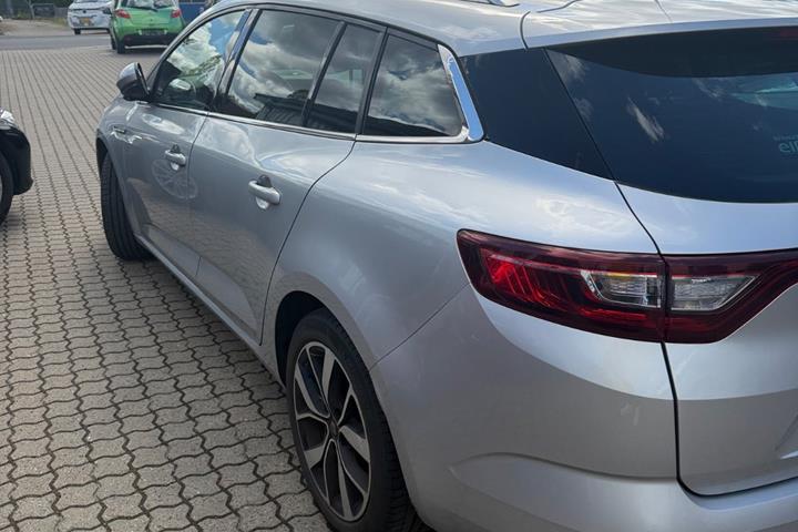 Sølv Renault Megane IV fra 2018