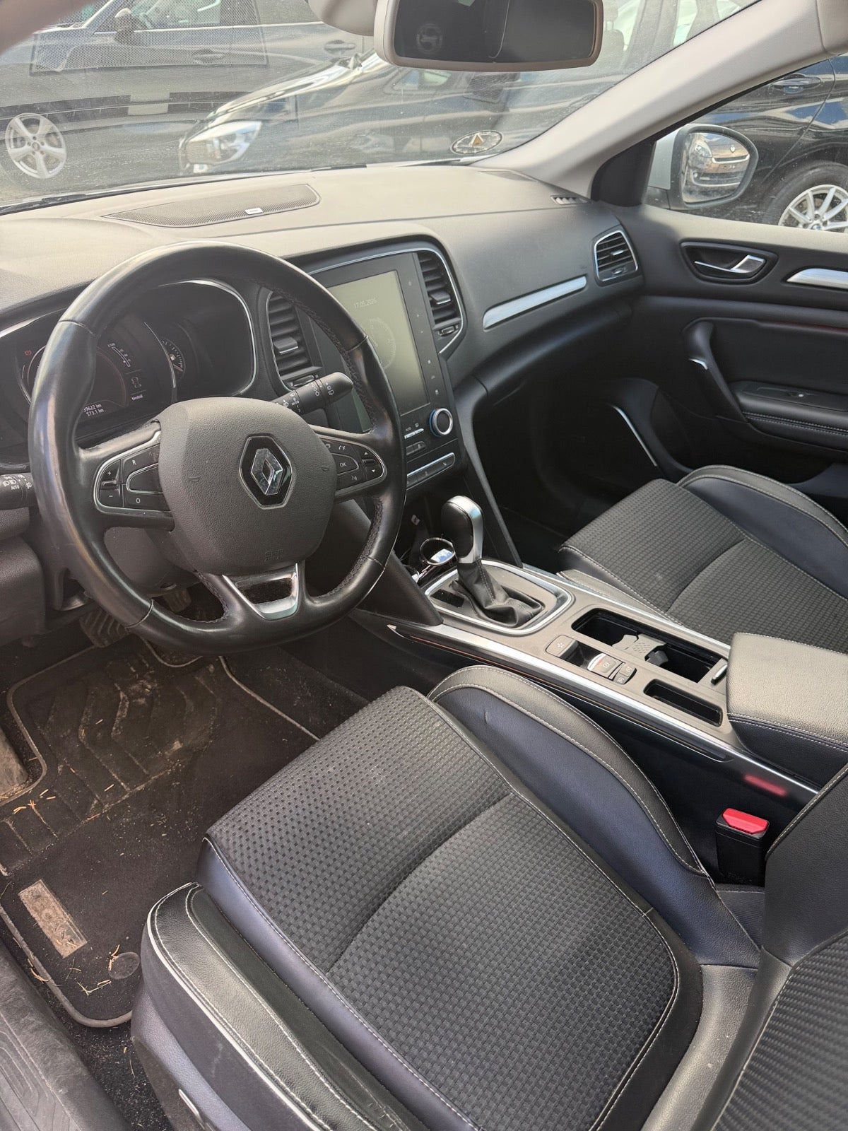 Sølv Renault Megane IV fra 2018