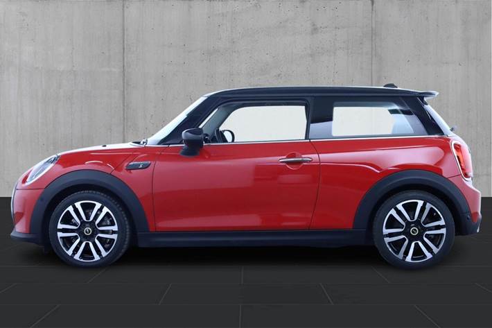 Rød Mini Cooper SE fra 2023