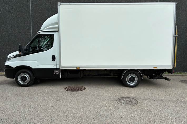 Hvid Iveco Daily fra 2015
