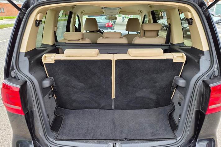Sort VW Touran fra 2011