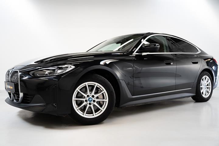 undefined BMW i4 fra 2024 set udefra
