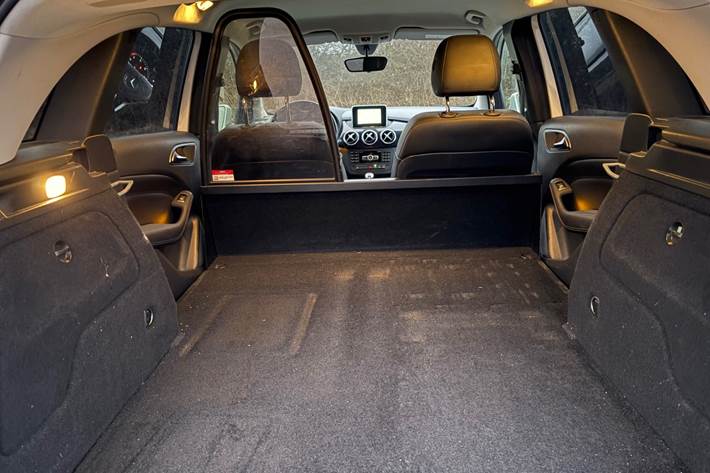Hvid Mercedes B160 d fra 2015