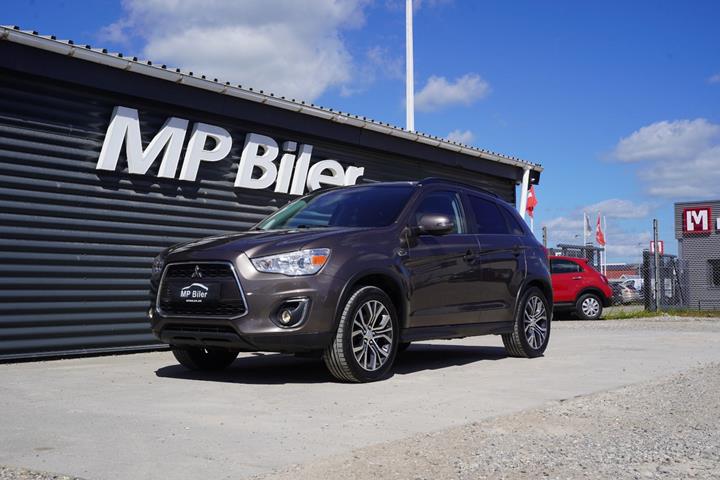 Brun Mitsubishi ASX fra 2016 set udefra