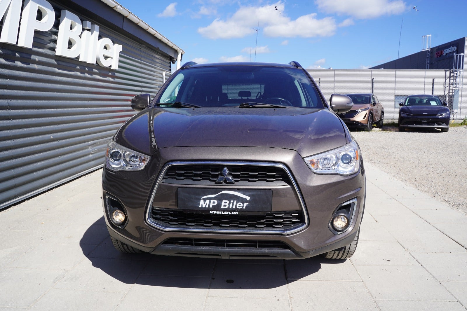 Brun Mitsubishi ASX fra 2016 set udefra