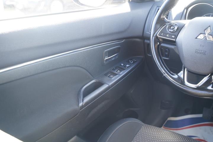 Brun Mitsubishi ASX fra 2016 set indefra