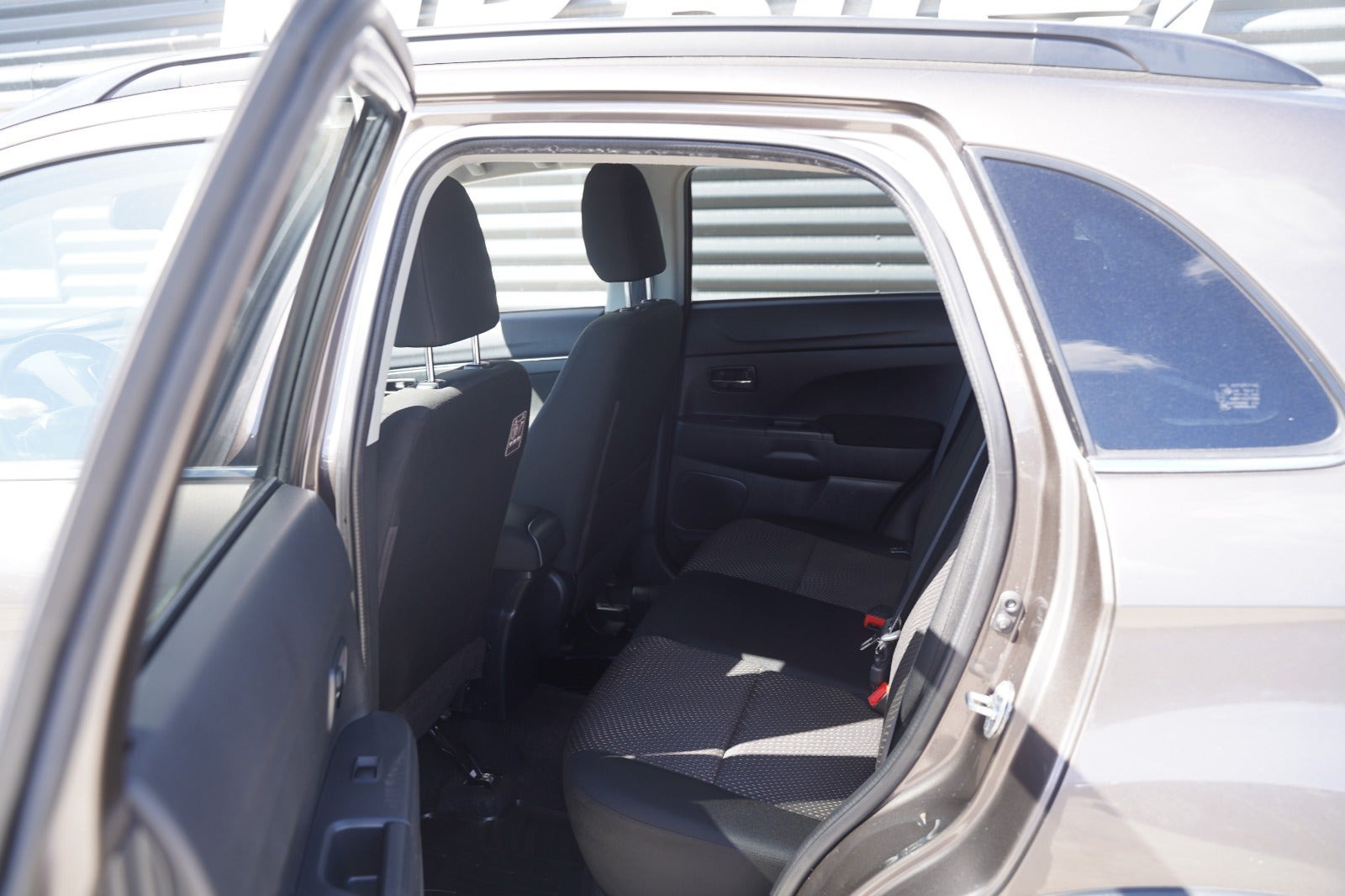 Brun Mitsubishi ASX fra 2016 set indefra