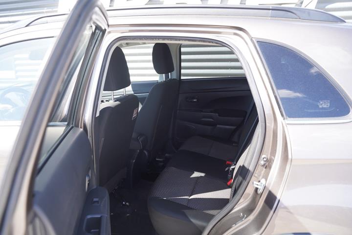 Brun Mitsubishi ASX fra 2016 set indefra