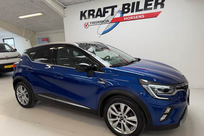 Blå Renault Captur fra 2021 set udefra