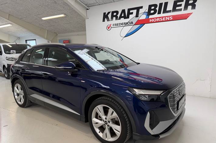 Blå Audi Q4 e-tron fra 2024 set udefra