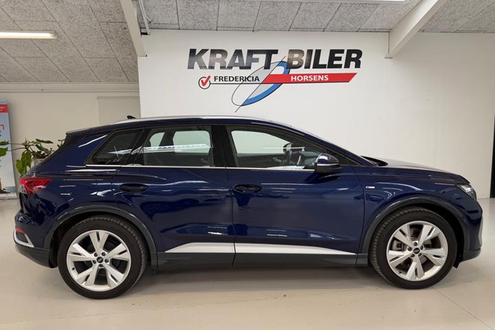 Blå Audi Q4 e-tron fra 2024