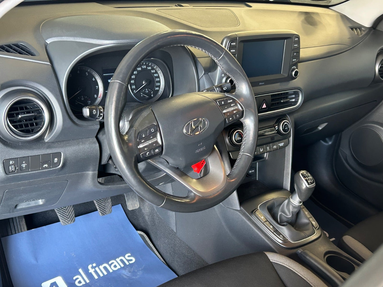 Hvid Hyundai Kona fra 2021