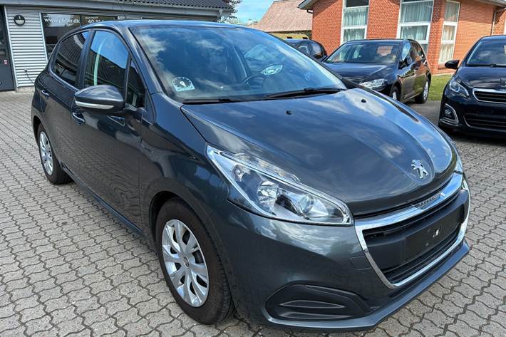 Grå Peugeot 208 fra 2016