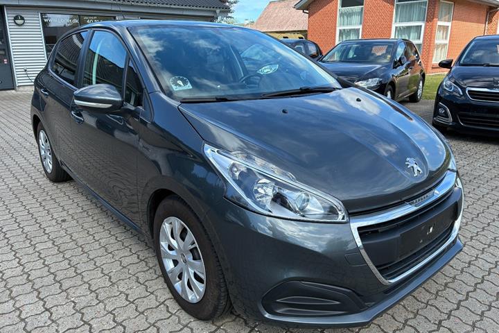 Grå Peugeot 208 fra 2016