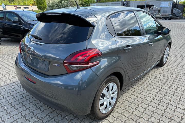 Grå Peugeot 208 fra 2016