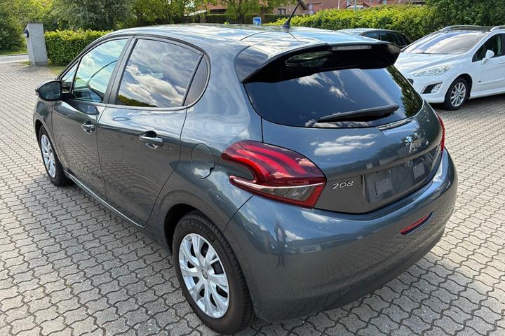 Grå Peugeot 208 fra 2016