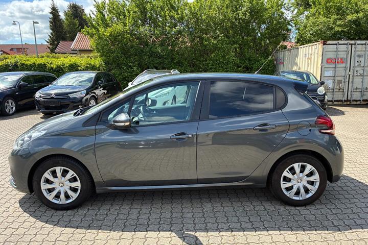 Grå Peugeot 208 fra 2016