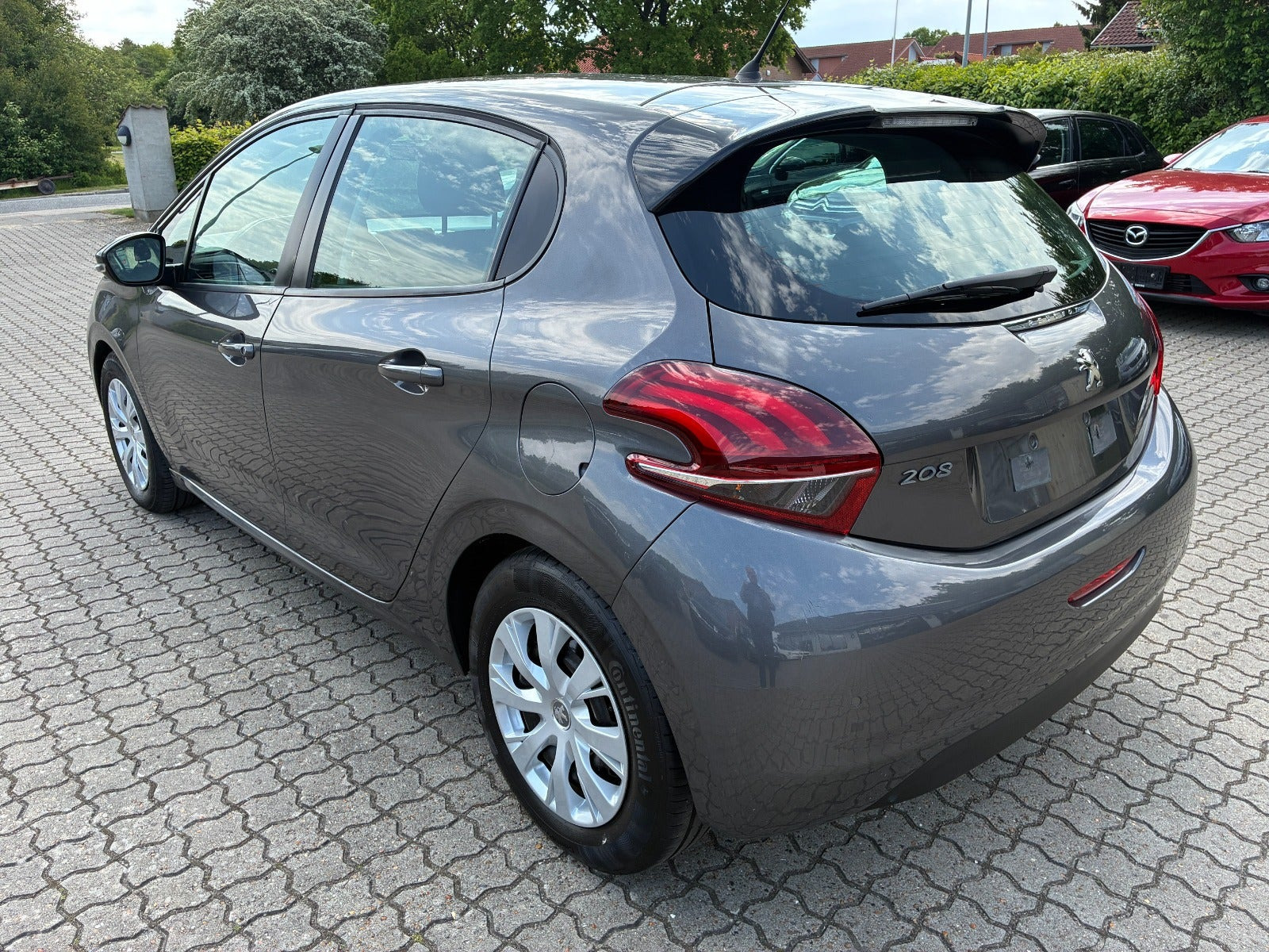 Grå Peugeot 208 fra 2018
