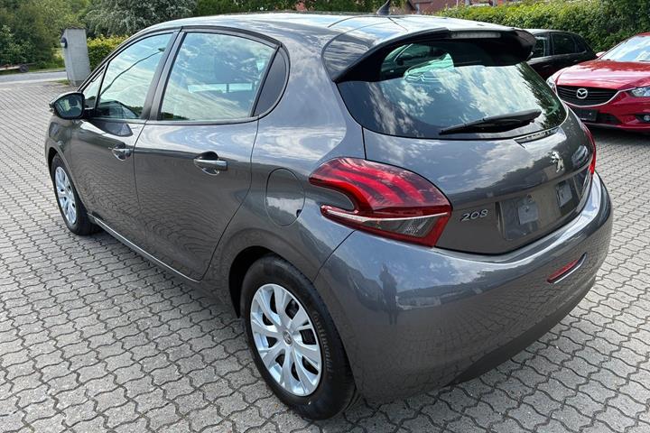 Grå Peugeot 208 fra 2018