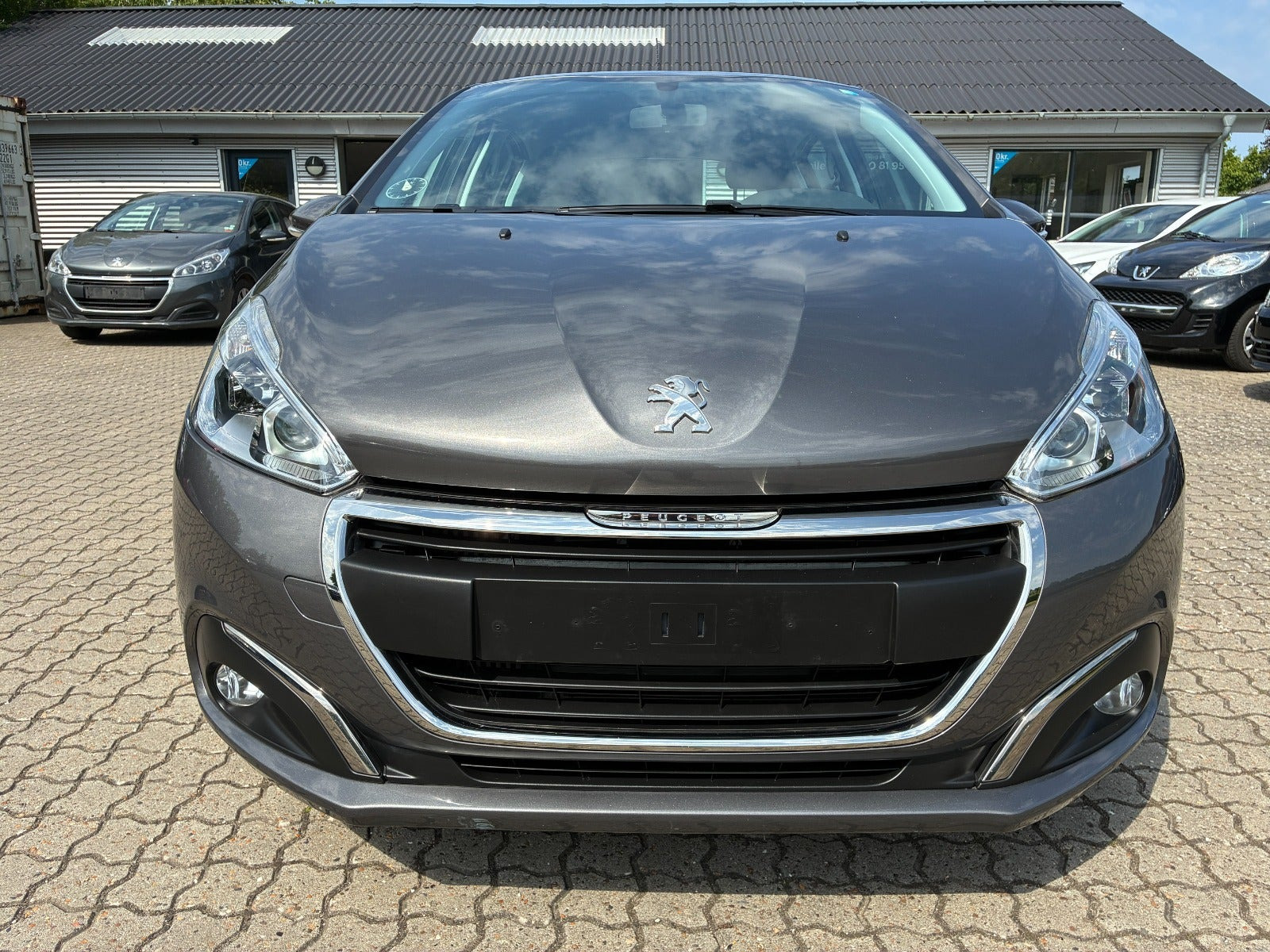 Grå Peugeot 208 fra 2018