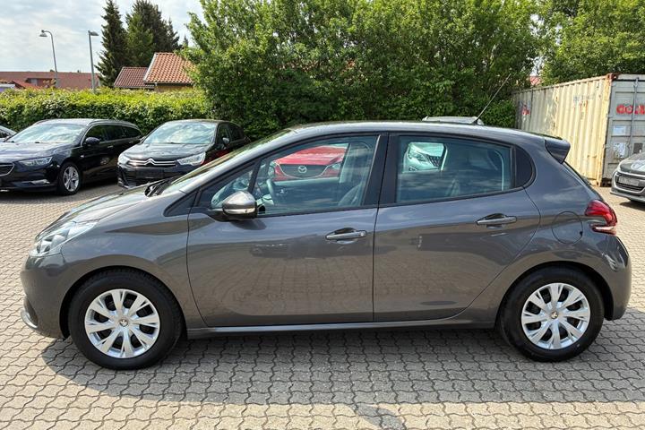 Grå Peugeot 208 fra 2018