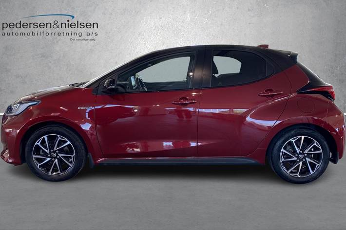 Rød Toyota Yaris fra 2020