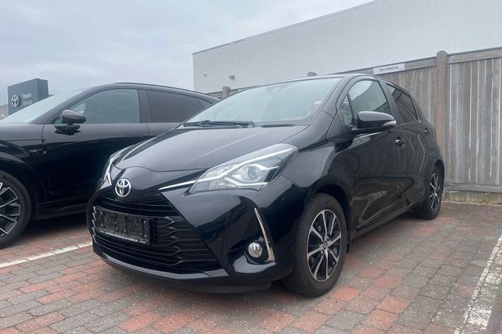 Sort Toyota Yaris fra 2018