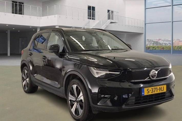 Sort Volvo XC40 fra 2023