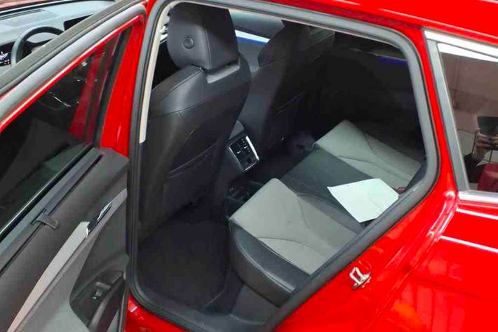 Rød Skoda Enyaq fra 2021