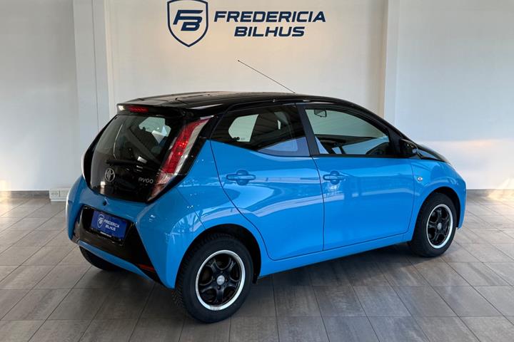 Grøn Toyota Aygo fra 2015