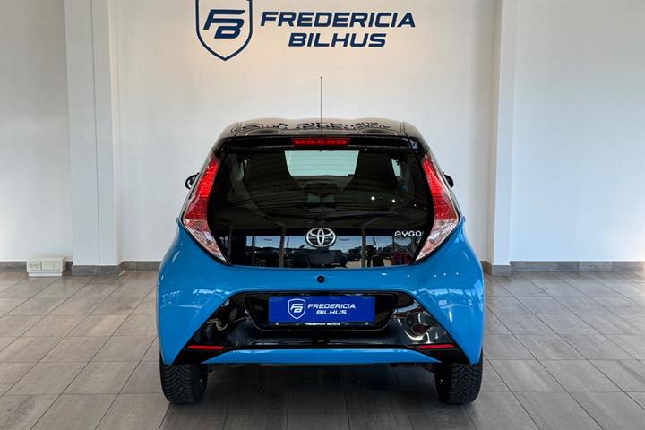 Grøn Toyota Aygo fra 2015