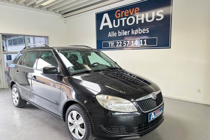 Sort Skoda Fabia fra 2013 set udefra