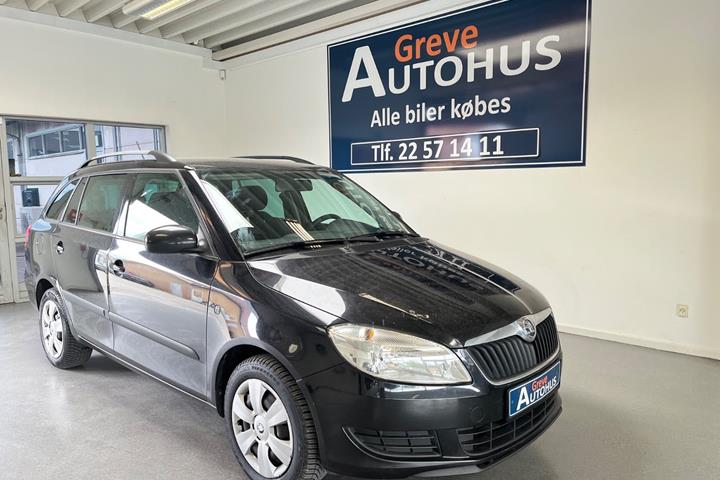 Sort Skoda Fabia fra 2013 set udefra