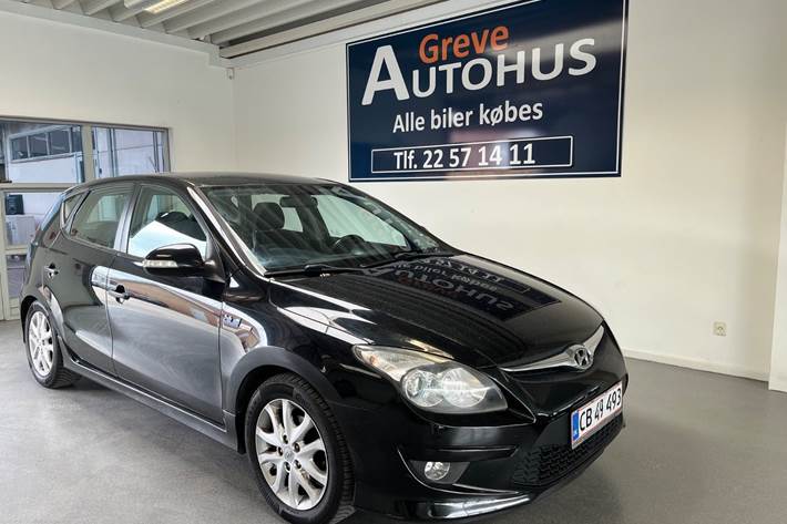Sort Hyundai i30 fra 2012 set udefra