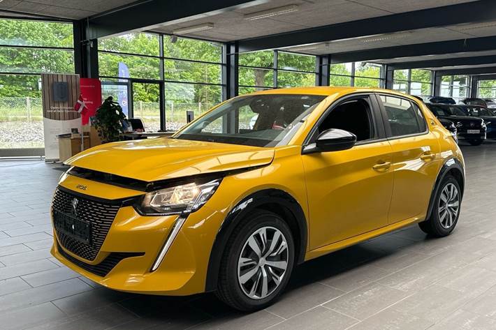 Gul Peugeot e-208 fra 2022