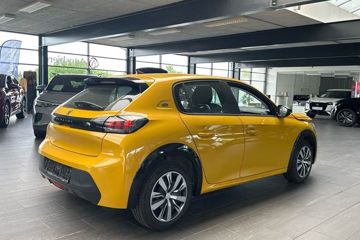 Gul Peugeot e-208 fra 2022