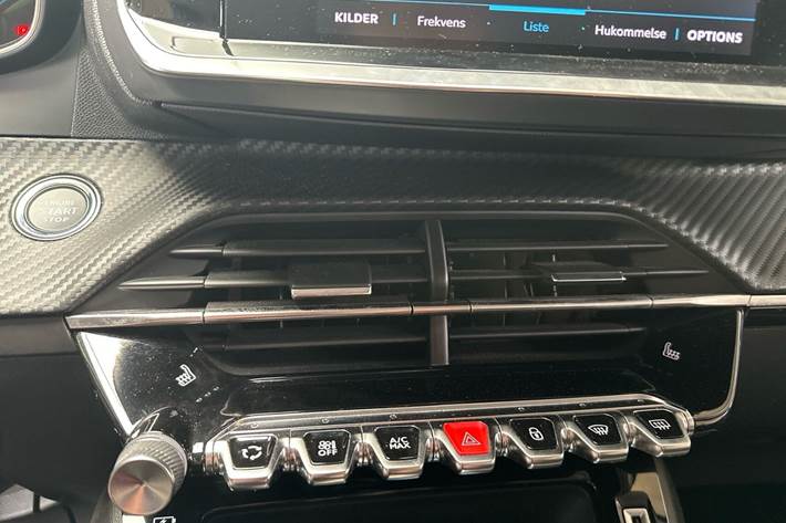 Gul Peugeot e-208 fra 2022