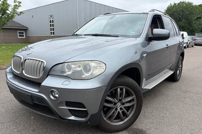 Grå BMW X5 fra 2011
