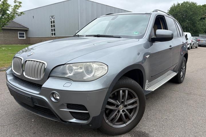 Grå BMW X5 fra 2011