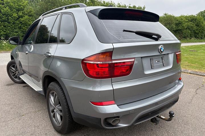 Grå BMW X5 fra 2011