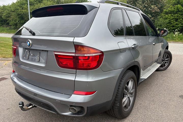 Grå BMW X5 fra 2011