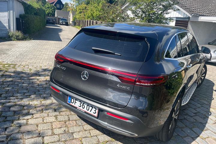 Sort Mercedes EQC400 fra 2022