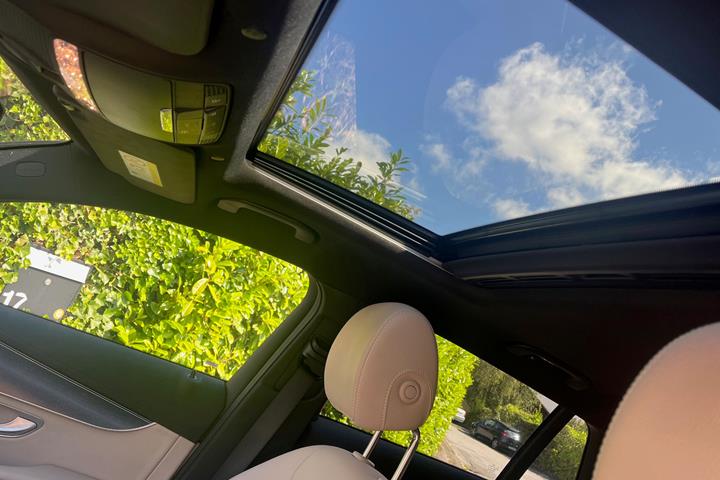 Sort Mercedes EQC400 fra 2022