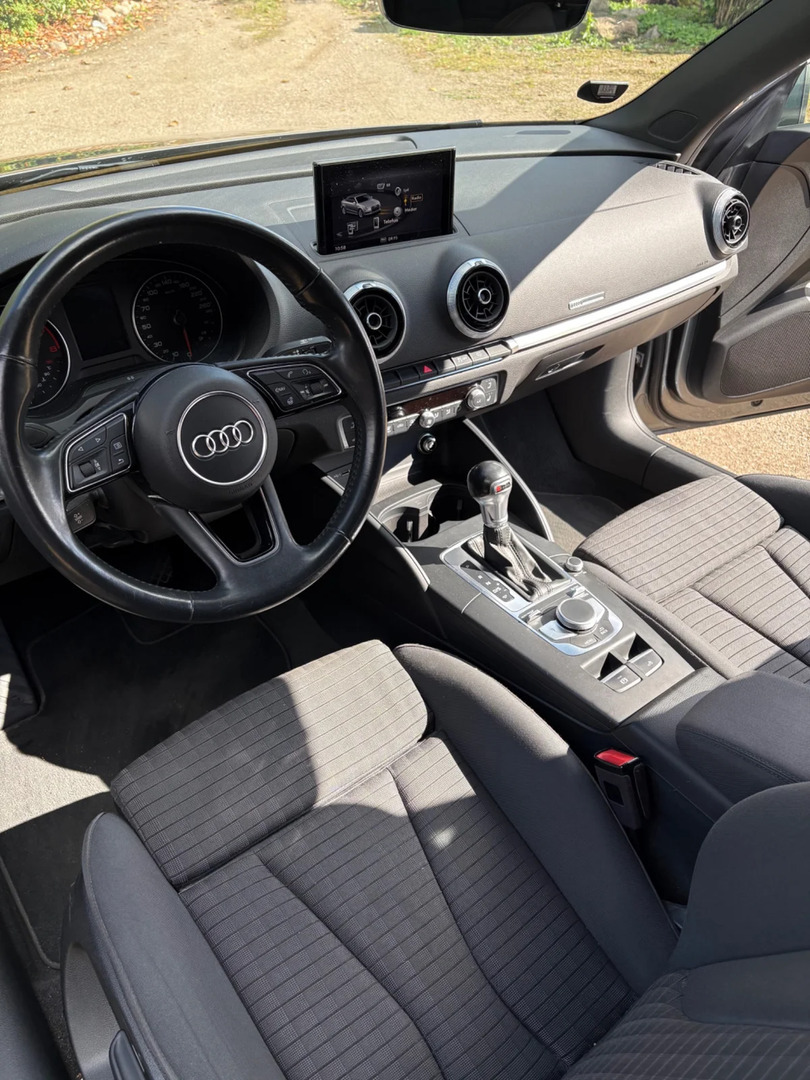 Grå Audi A3 fra 2019