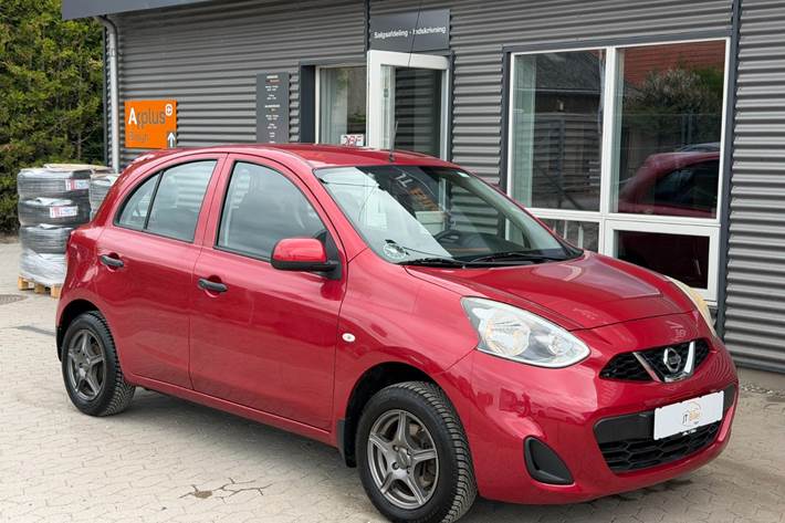 Rød Nissan Micra fra 2013