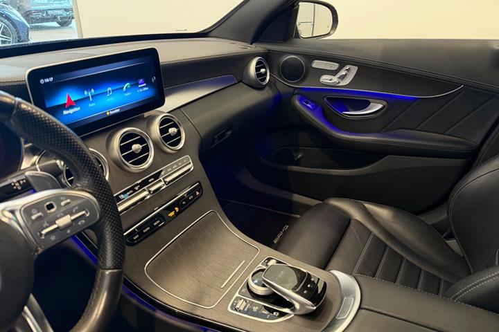 Grå Mercedes C43 fra 2020